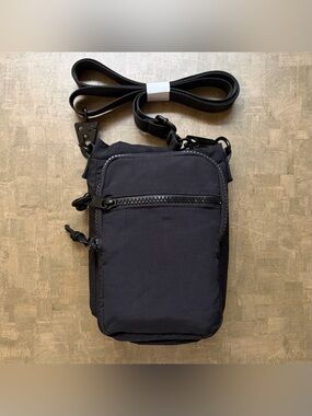 Thread Wallets Water Bottle Sling Bag | Black